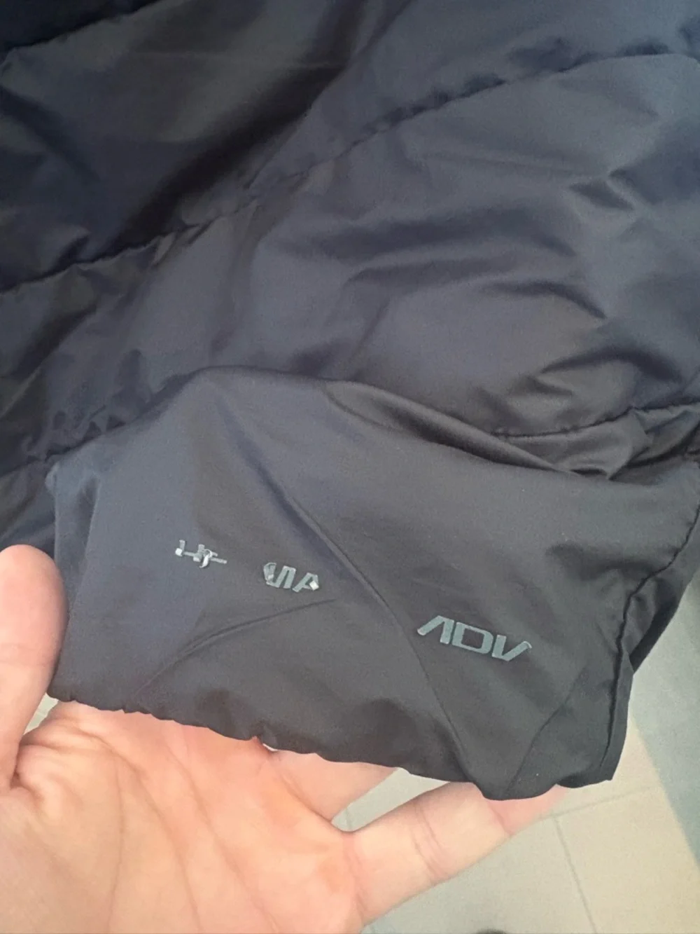 Nike Men's Black running adv Vest - Picture 6 of 6